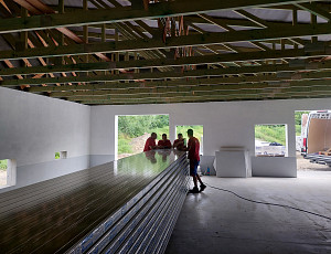 Podhled novostavby haly pro chov drůbeže